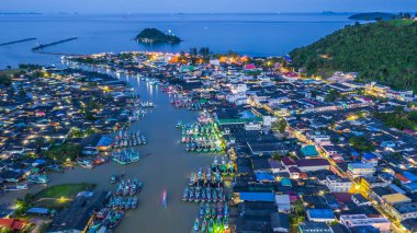 Akşam Pak Nam Chumphon, Chumphon Tayland.
