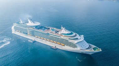 Havadan görünümü büyük yolcu gemisi deniz, yolcu cruise gemi aracı, Tayland Körfezi yelken büyük Cruise ship.
