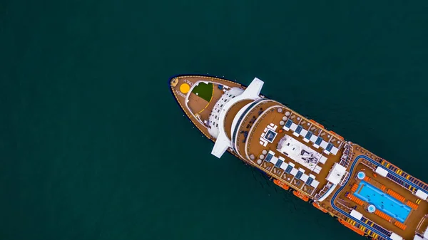 Grande Navio Cruzeiro Mar Navio Cruzeiro Passageiros Navegando Através Golfo — Fotografia de Stock