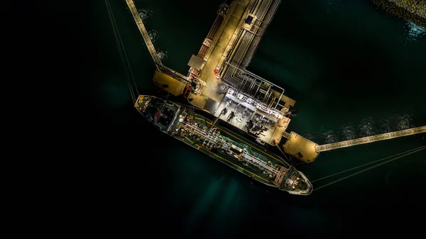 Πλοίο Βυτιοφόρο Στον Λιμένα Επιβίβαση Πετρελαιοφόρου Νύχτα Αεροφωτογραφία — Φωτογραφία Αρχείου