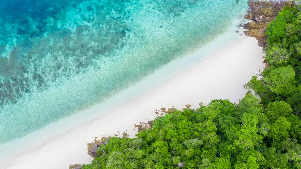 Vista Superior Aérea Hermosa Isla Tropical Con Playa Arena Blanca — Foto de Stock