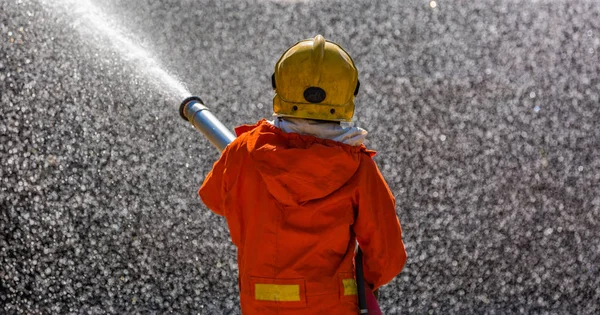 Firefighter Using Extinguisher Water Hose Fire Fighting Firefighter Spraying High — Stock Photo, Image