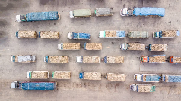 Flygfoto Över Lastbilar Transporterar Virket — Stockfoto