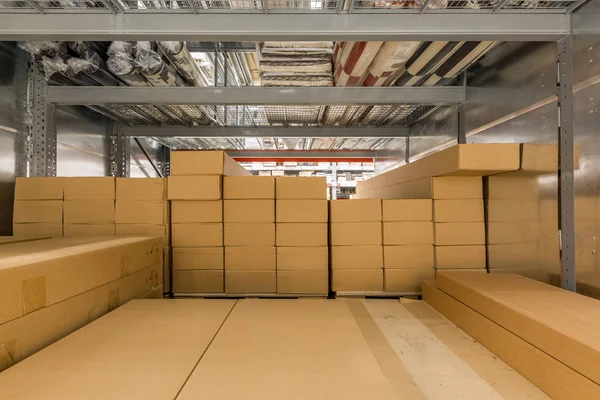 倉庫の維持生産材 パレット ボックス棚ラック インテリア — ストック写真