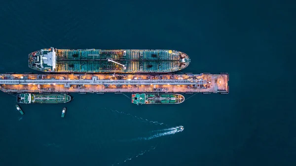Εναέρια Άποψη Του Πετρελαιοφόρου Πλοίου Στο Λιμάνι Αεροφωτογραφία Τερματικό Σταθμό — Φωτογραφία Αρχείου