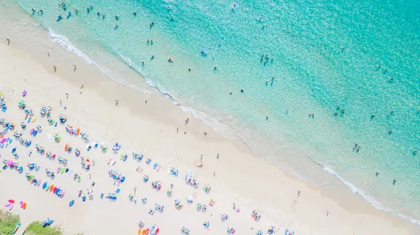 Gente Bañándose Sol Nadando Jugando Playa Turistas Playa Arena Vista — Foto de Stock