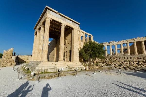 Templo Ruínas Acrópole Atenas Grécia Sombras Turistas Tirando Fotos — Fotografia de Stock