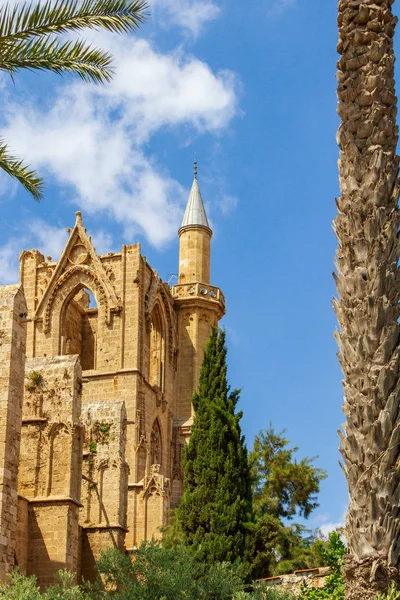 Vista Lateral Catedral Medieval São Nicolau Mesquita Lala Mustafa Pasha — Fotografia de Stock