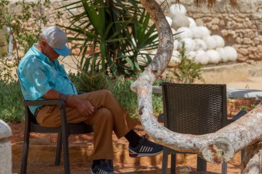 Famagusta, Kıbrıs - 29 Haziran 2018: bir yaz sabahı Mağusa Ortaçağ şehir dışında şekerleme komuta sizde