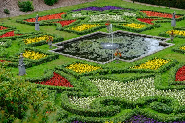 Fonte Lagoa Belos Jardins Lyme Hall Imponente Casa Peak District — Fotografia de Stock