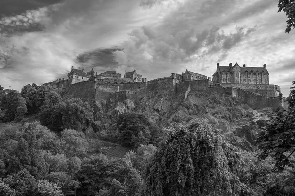 Эдинбург Великобритания Июля 2018 Года Эдинбургский Замок Просматривается Сада Принсес — стоковое фото