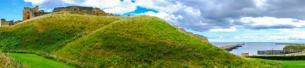 Hügel Und Ruinen Des Mittelalterlichen Tyrannenpriorats Und Der Burg Und — Stockfoto