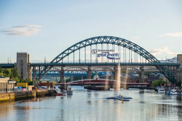 Newcastle Anglia Lipca 2018 Newcastle Gateshead Nabrzeżu Rzeki Tyne Most — Zdjęcie stockowe