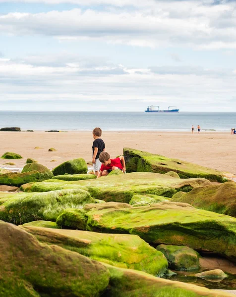 Tynemouth Anglia Sierpień 2018 Starzyńskiego Gry King Edward Bay Beach — Zdjęcie stockowe