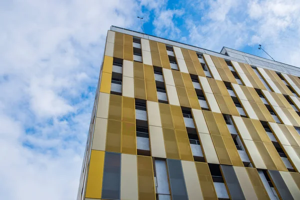 Kontrastowe Kolory Kształty Budynek Fasada Nieba Centrum Manchester Wielka Brytania — Zdjęcie stockowe