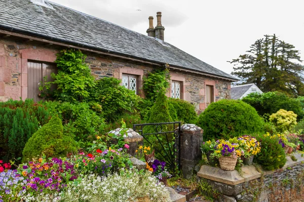 Belle Maison Village Traditionnelle Jardins Dans Village Luss Sur Loch — Photo