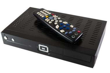 Uzaktan kumanda ve alıcı için uydu ve IP beyaz arka plan-üst görünüm izole Tv (Stb)
