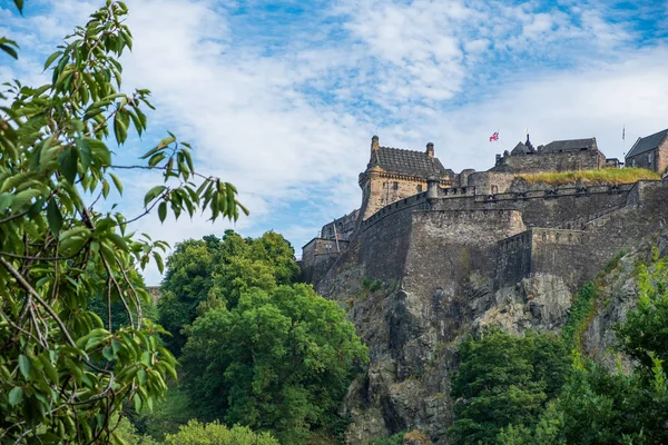 Castillo Edimburgo Visto Desde Princes Street Gardens Una Hermosa Tarde — Foto de Stock