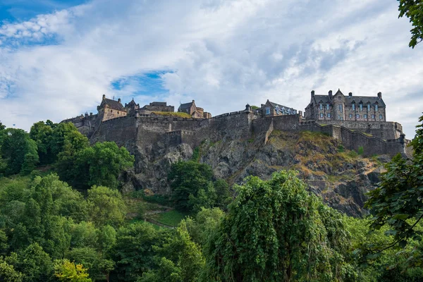 Castillo Edimburgo Visto Desde Princes Street Gardens Una Hermosa Tarde — Foto de Stock