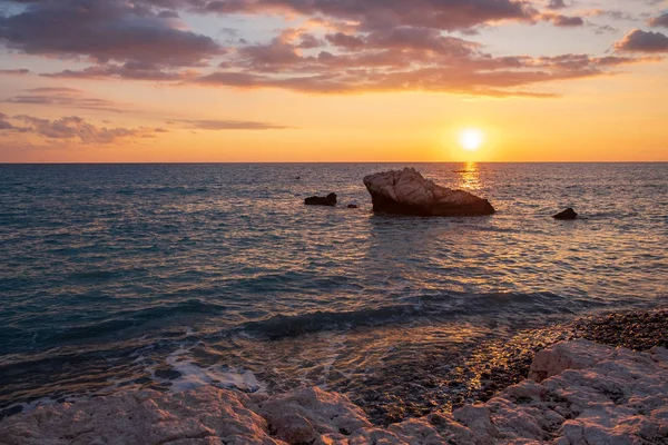 Hermosa Vista Atardecer Playa Alrededor Petra Tou Romiou Paphos Chipre — Foto de Stock