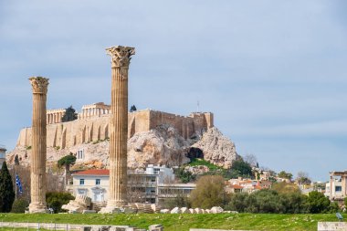 Acro ile Atina'da Olympian Zeus antik Tapınağı kalıntıları