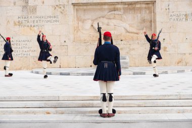 Monumen'de Evzones adı verilen başkanlık muhafızının değiştirilmesi