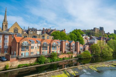 River Wear, Durham, Engl kıyısında geleneksel binalar