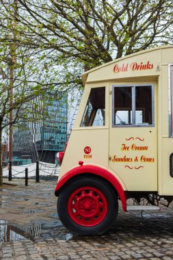 Liverpool Docks, Port o güzel bir klasik dondurma van