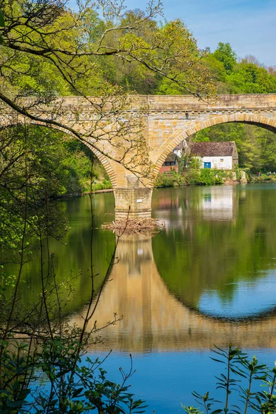 Prebends Bridge, one of three stone-arch bridges crossing River — Stock Photo, Image