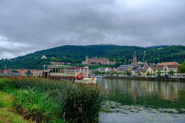 Vista da bela cidade medieval de Heidelberg e do rio Neck — Fotografia de Stock