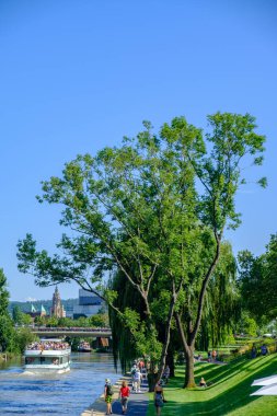 İnsanlar 2019 Federal Garden Show Buga'da eğleniyor 