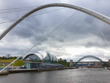 Newcastle ve Gateshead Quayside ve Kuzey Ege Köprüleri