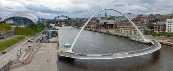 Panoramic view of Newcastle and Gateshead Quayside and Bridges i — Stock Photo, Image