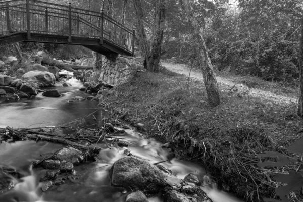 Brug Glad Stromend Water Bij Vateri Footpah Kakopetria Troodos Cyprus — Stockfoto