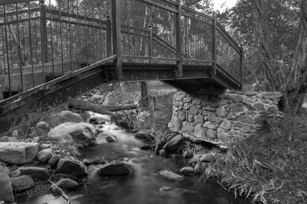 Puente Sobre Corriente Fluida Agua Vateri Footpah Kakopetria Troodos Chipre — Foto de Stock