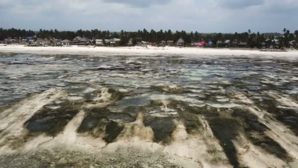 空中ショット: ザンジバルの島の大きい流出. — ストック動画