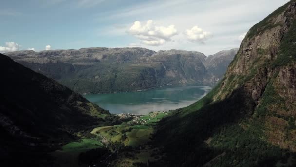 Luchtfoto beeldmateriaal. Bondhus lake. Noorwegen — Stockvideo