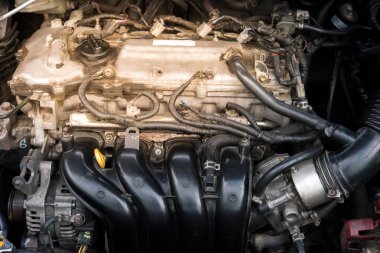 Araba motorunun detaylarını kapat