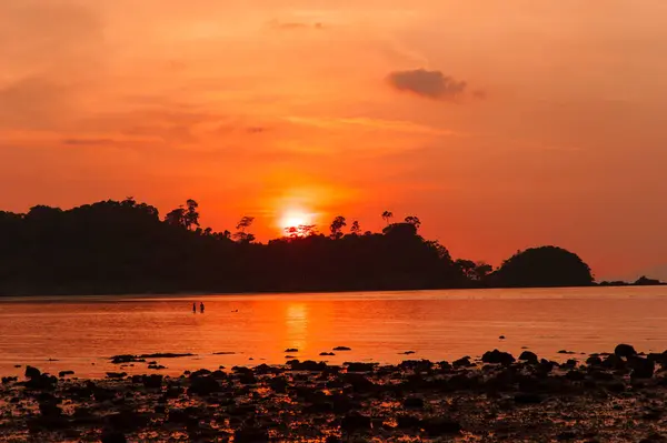 Goldener Sonnenuntergang Meer Mit Der Silhouette Einer Insel Sonne Himmel — Stockfoto