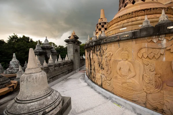 Buddysta Rozciągacz Piaskowiec Pagoda Świątyni Kung Roi Tajlandii — Zdjęcie stockowe