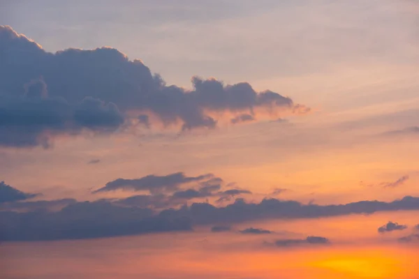 Bellissimo Tramonto Drammatico Montagna Paesaggio Molta Nebbia Phu Thok Mountain — Foto Stock