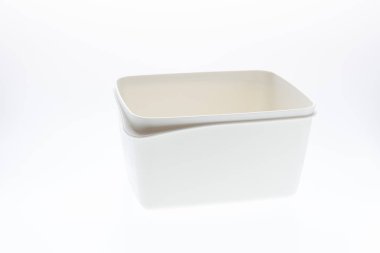 Beyaz arka plan üzerinde plastik gıda taşıyıcı