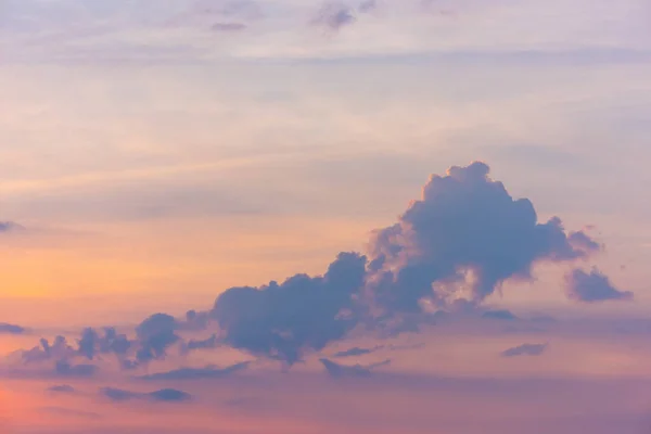 Prachtige Dramatische Zonsondergang Bergen Landschap Veel Mist Phu Thok Mountain — Stockfoto