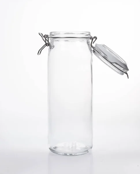 白地に蓋付きのガラス瓶 — ストック写真
