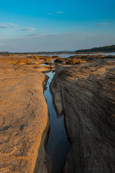 "Sam Pun Bok "Tailandia gran cañón (sam phan bok) en Ubon Ratchathani, Tailandia. Causada por la erosión, la cuenca se convierte en más de 3.000 cuencas — Foto de Stock