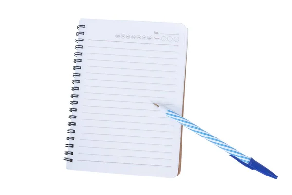 Notebook e caneta isolado em um fundo branco .top view copy s — Fotografia de Stock