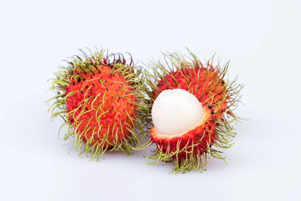 Rambutan fresco: rambutan dulce fruta deliciosa sobre fondo blanco — Foto de Stock