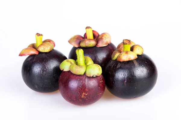 Mangosteens Regina fructelor, mangosteen pe fundal alb — Fotografie, imagine de stoc