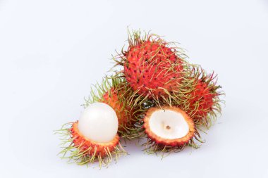 Taze Rambutan: beyaz arka planda Rambutan tatlı lezzetli meyve