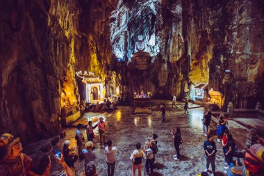 Mermer dağ mağarası: Vietnam 'ın Da Nang şehrindeki Huyen Khong mağarasında Budist tapınağı. Da Nang Orta Vietnam 'ın en büyük şehridir..